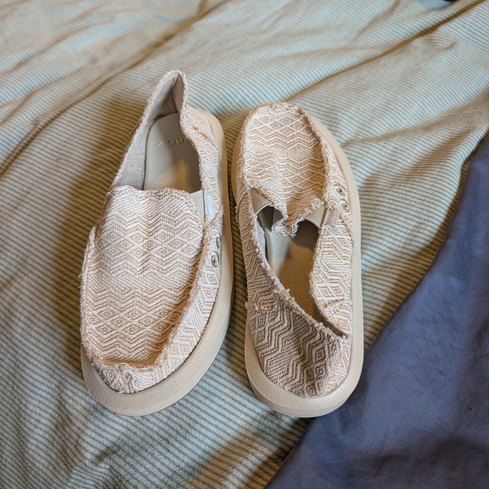 Sanuk Cream Flats with Quilted Texture - Picture 2 of 2